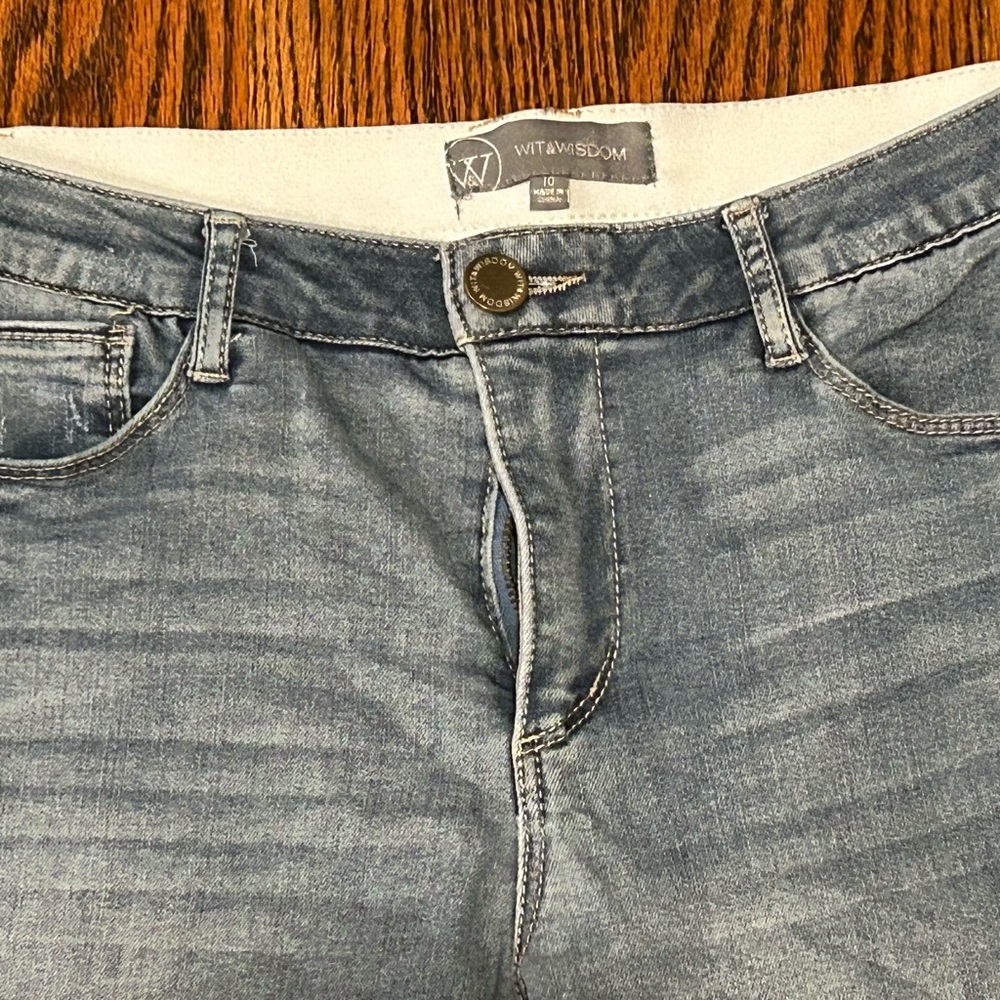 Wit & Wisdom Women's Straight Frayed Hem Jeans - Picture 4 of 5